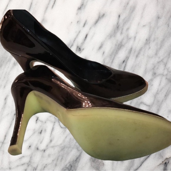 💃🏽 Gucci Patent Leather Rubber Bottom Pumps 👠 - Picture 5 of 7